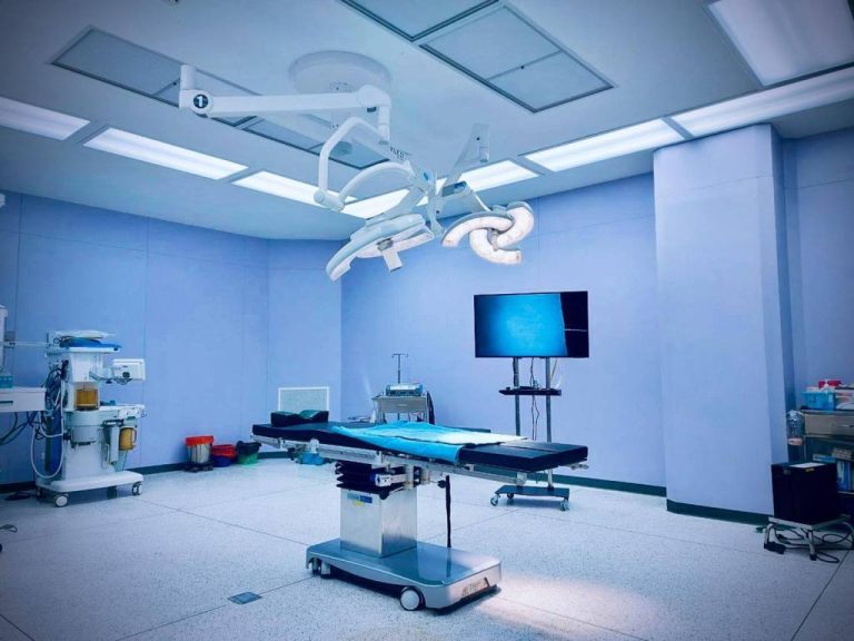 XLED surgical lighting system and a Himax surgical table!